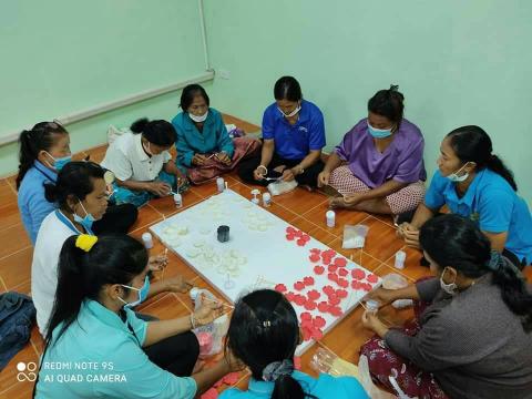 โครงการฝึกอบรมและส่งเสริมอาชีพการทำดอกไม้จันทน์ ประจำปีงบประมาณ 