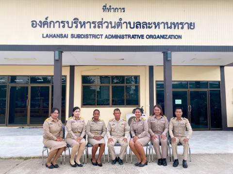 ร่วมถ่ายรูปก่อนเข้าประชุมสภาสมัยสามัญที่ 1 ครั้งที่ 1