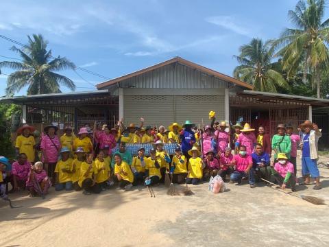 กลุ่มอาสาสมัครท้องถิ่นรักษ์โลก ทำกิจกรรม Big Cleaning Day