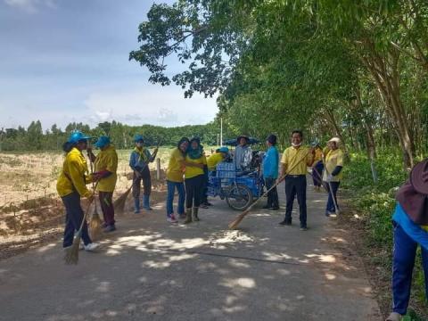 กลุ่มอาสาสมัครท้องถิ่นรักษ์โลก ทำกิจกรรม Big Cleaning Day